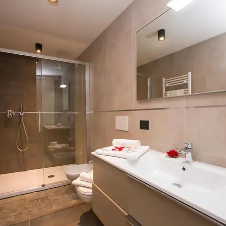 Laglio Deluxe Apartament *